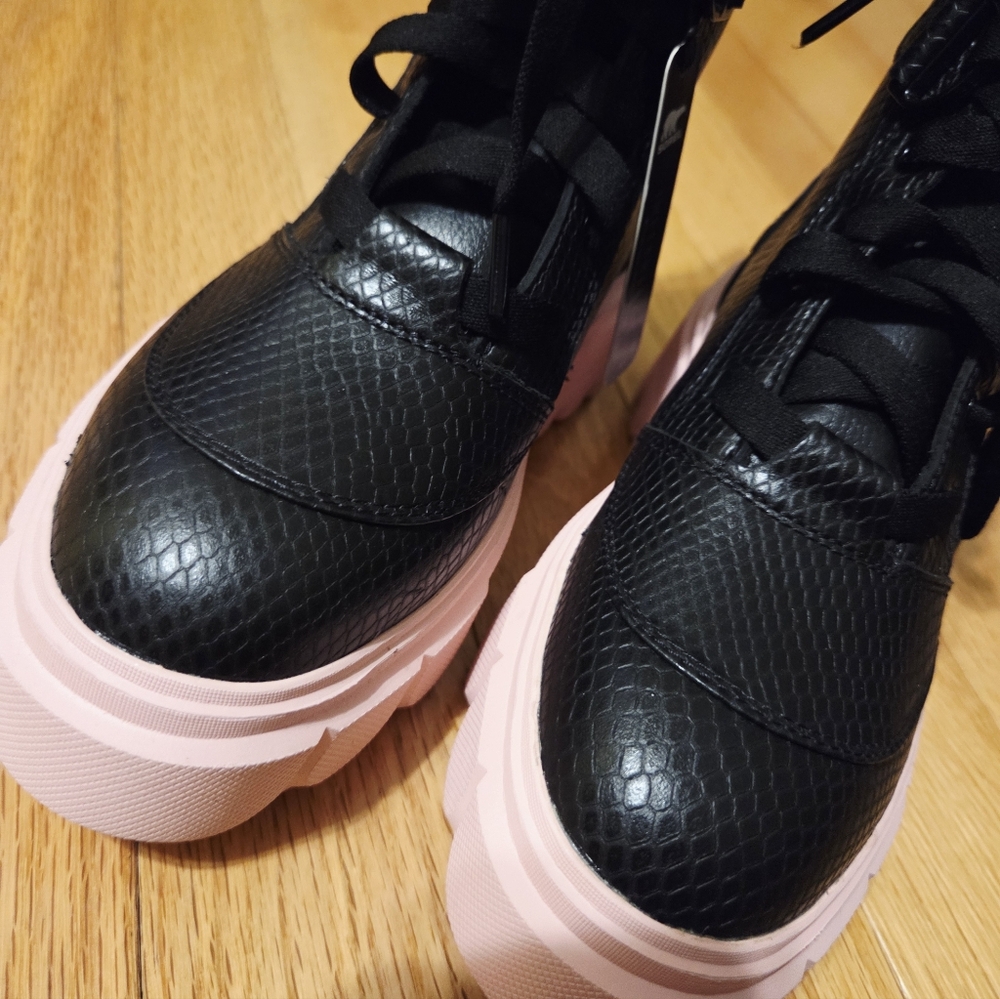 Sorel Pink & Black Platform Boots NEW! - Picture 4 of 10